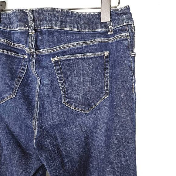 CHICO'S Platinum Denim Ultimate Fit Deep Wash Straight Leg Jeans Size: 1.5 (10) - Picture 6 of 6